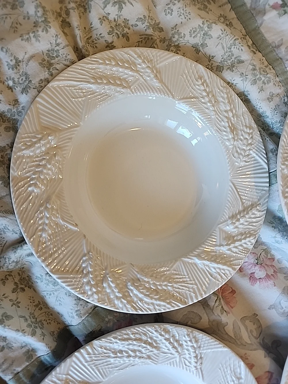 White Williams and Sonoma Braided wheat pattern made in Italy set of 6soup bowls